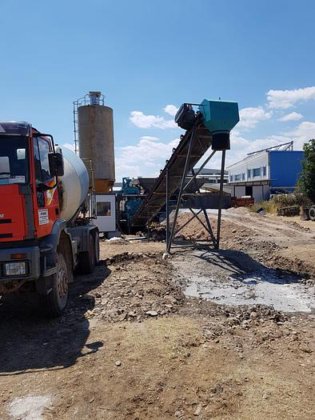 移动混凝土搅拌站