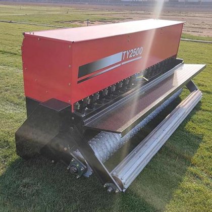 トラクターによって取付けられる及び牽引のタイプ農場の種プランター フットボール競技場のゴルフ コースのための小麦肥料の播種機