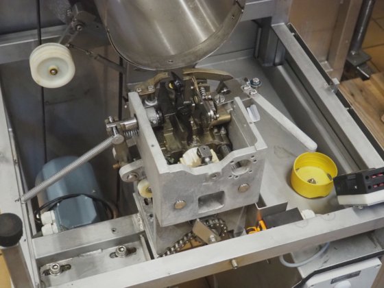 NN binding machine Machines à