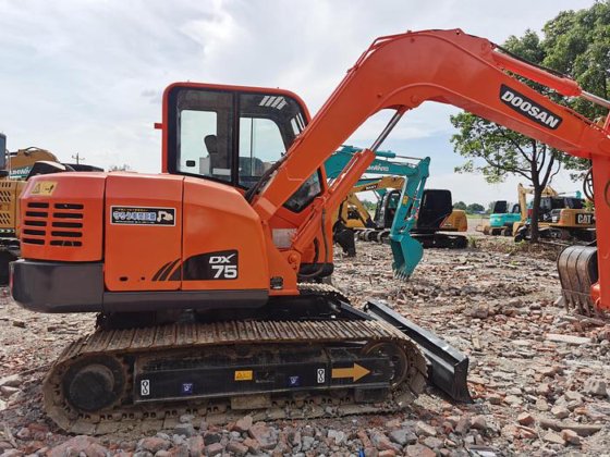 2019 Doosan DX75