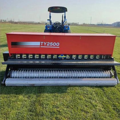 トラクターによって取付けられる及び牽引のタイプ農場の種プランター フットボール競技場のゴルフ コースのための小麦肥料の播種機