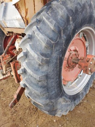 Case 1070 Tractor w/ New