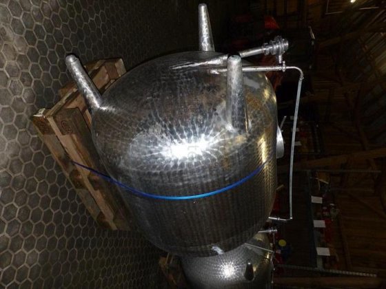 明るいビールタンク