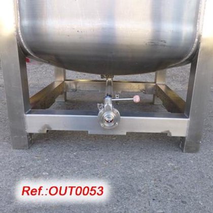 約1,350リットルのステンレス製貯蔵タンク。