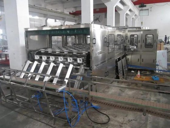 易于操作的 5 加仑饮用水灌装机生产线