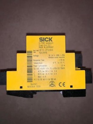 Relè Di Sicurezza SICK UE 10-2FG3D0 1043916 - Usato Funzionante - Foto 2