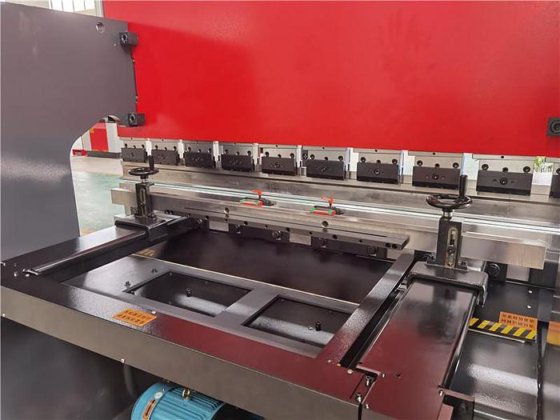 Amada型下行程移动式钣金冲压折弯机 amada