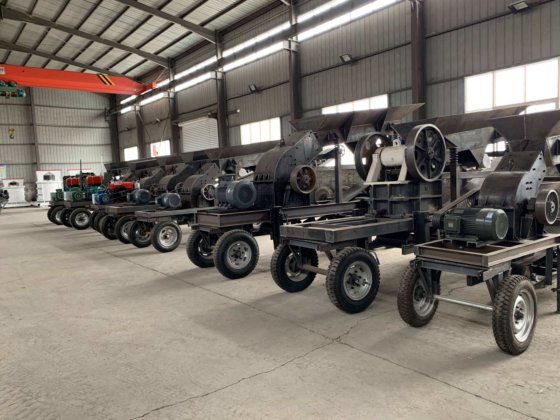 取り外し可能な鉱山の石造りの粉砕機の移動式ハンマー・ミルの粉砕機容量 1 時間あたりの 50-80 トン