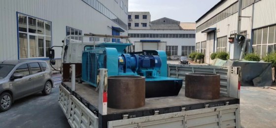 高圧二重滑らかなローラーの粉砕機の油圧石炭のコークスの良い砂機械