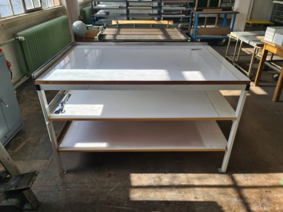 ホイルロールホルダー付きテーブル