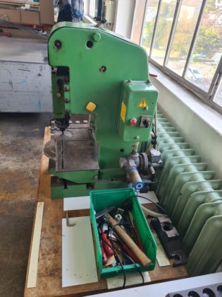 パンチとダイ付き小型圧縮空気パンチ