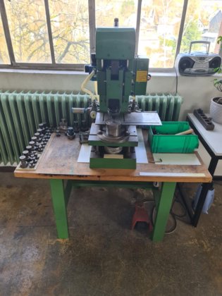 パンチとダイ付き小型圧縮空気パンチ