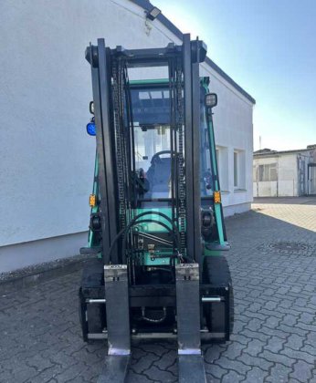 2016 Mitsubishi FG25NT