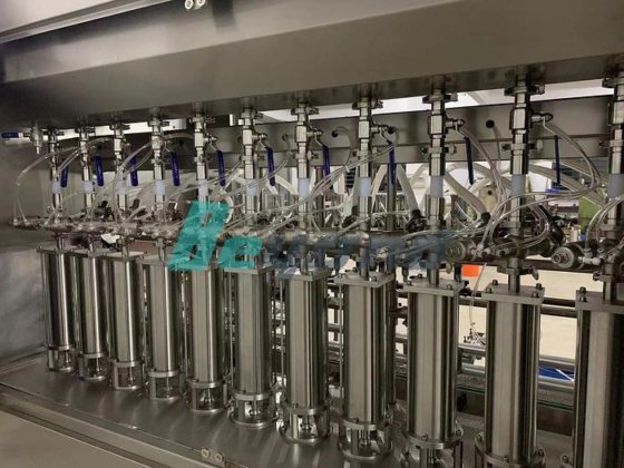 自动油瓶灌装机