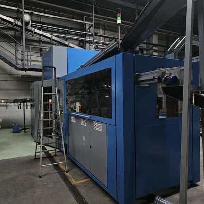 ストレッチブロー成形機