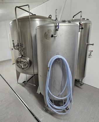 貯蔵タンク[8個]