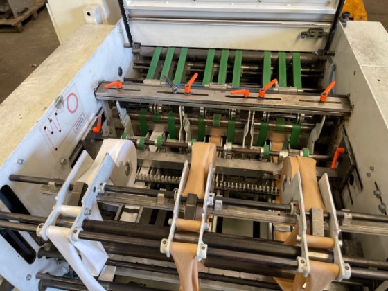 2001 パラミデス – BA700