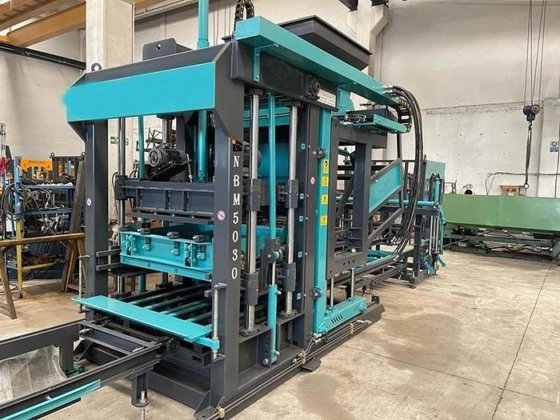 ブロック、レンガ、舗装材製造機