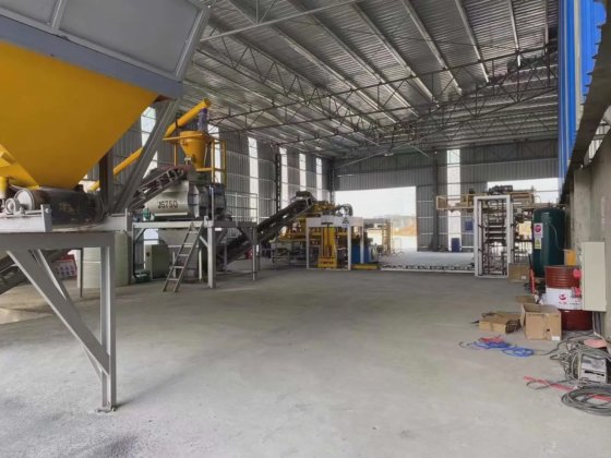 油圧振動透水ブロック機械