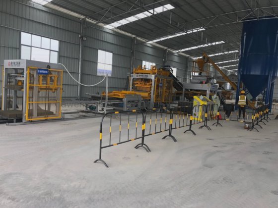 高品質自動ドイツ技術ブロックレンガ舗装機のアフリカでの販売