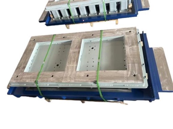 精密な簡単メンテナンスの中空ブロック型は、ブロック製造機用で、滑らかな表面仕上げです。