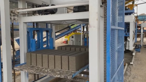 ブロック製造機用軽量GMTボードパレット