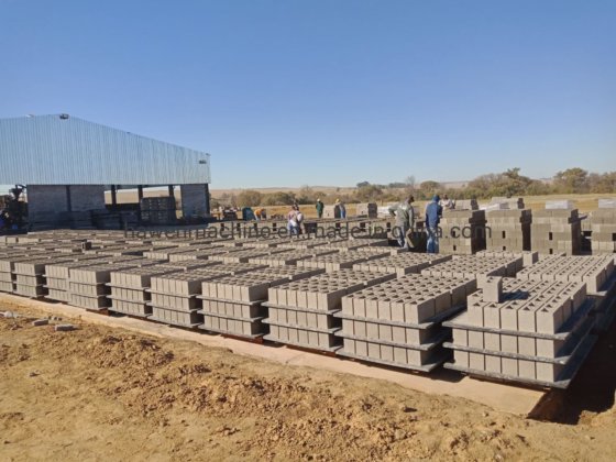 ドイツの技術による全自動コンクリートレンガブロック製造機建設機器