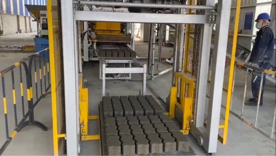 シリアの高容量レンガ生産のための現代の油圧技術ブロック成形機