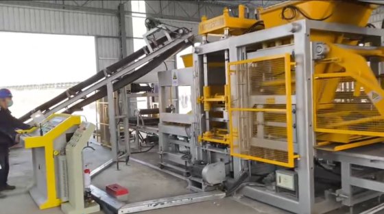 シリアの高容量レンガ生産のための現代の油圧技術ブロック成形機