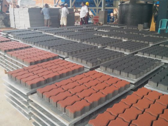 インターロッキング舗装型枠 空洞ブロック機 固形レンガ圧縮機