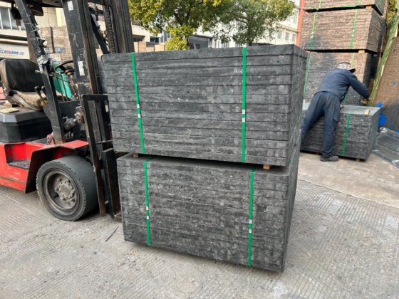 エコフレンドリーな長寿命のGMTパレットコンクリートレンガ生産機械用