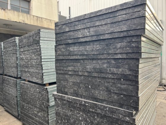 エコフレンドリーな長寿命のGMTパレットコンクリートレンガ生産機械用