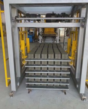 空洞コンクリートブロック製造ライン