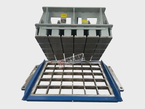 ロシアで販売されている鋼製コンクリートブロックレンガ舗装型枠