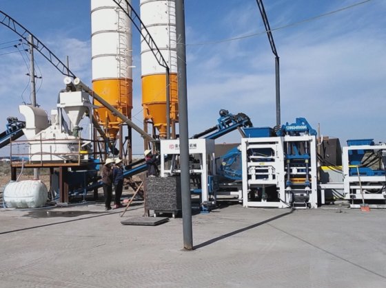 ドイツの技術による自動コンクリートブロック製造機