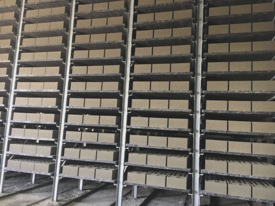 イエメン、エジプト、モロッコ レンガ製造機 ブロック製造プラント GMT複合パレット