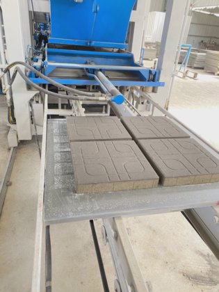 ジンバブエのコンクリートレンガ成形機