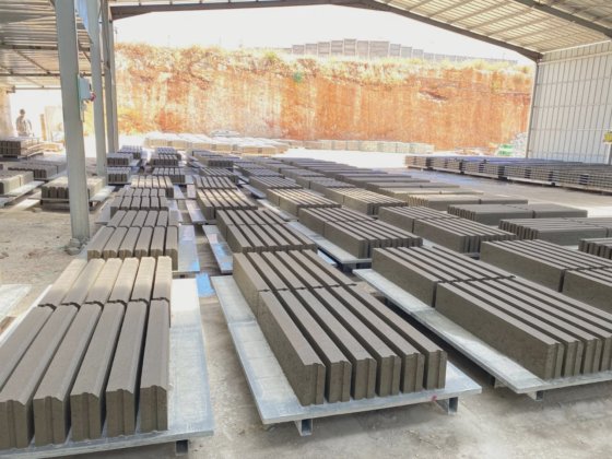 ジンバブエのコンクリートレンガ成形機