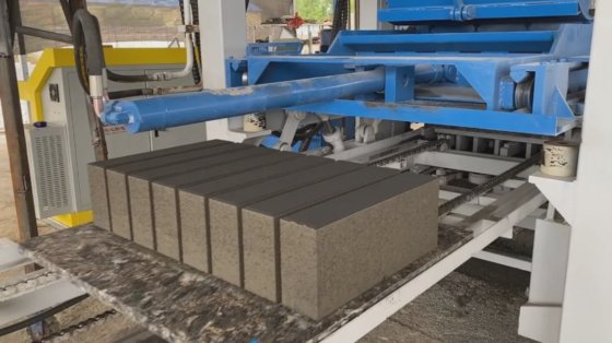 コンクリートブロック製造機械の構築