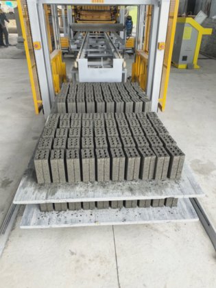 Block making machine with batching