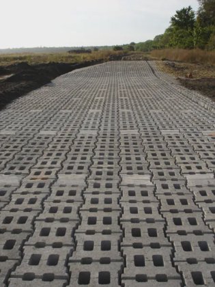 アフリカで販売されている広く使用されているインターロッキングセメントコンクリートハローブリックブロック製造機の価格