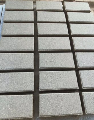 アフリカで販売されている広く使用されているインターロッキングセメントコンクリートハローブリックブロック製造機の価格