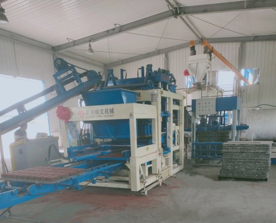 インターロック舗装ブロック製造機