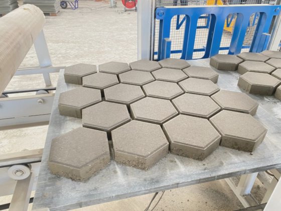 粗い質感の歩道用コンクリート舗装レンガ製造機