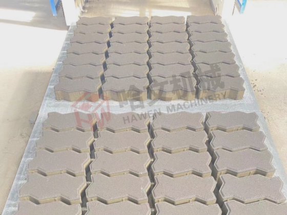 粗い質感の歩道用コンクリート舗装レンガ製造機