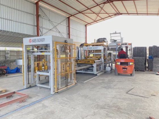 コンクリート舗装ブロック製造機