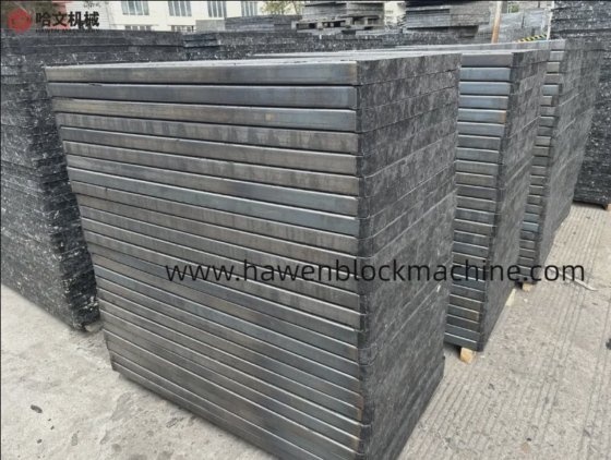 セメントブロック製造機用の高強度ガラス繊維GMTパレット 25-30mm GMTパレットがマリに出荷されます。