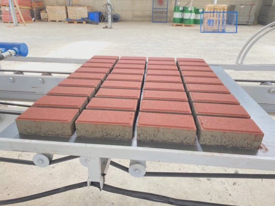 コンクリートホローブロック、ソリッドレンガ、カーブストーン製造機械