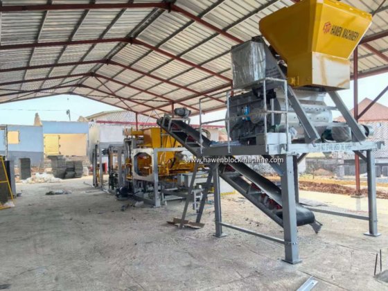 自動カラー舗装ブロック製造機、統合混合および積み上げシステム付き