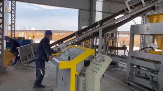 自動景観舗装用レンガ生産システム